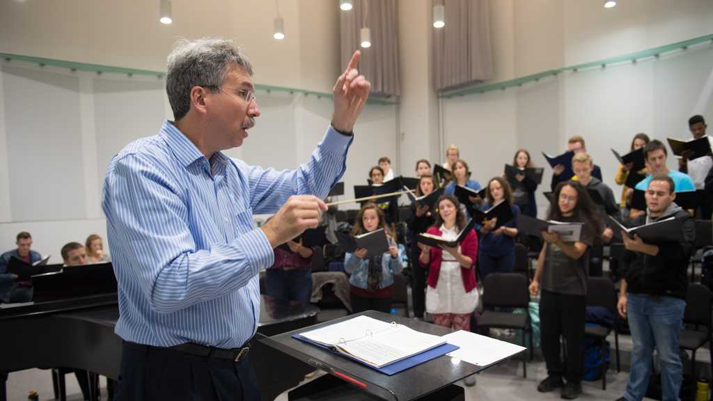 Professor Timothy Stalter conducting a choir rehearsal in Voxman Music Building